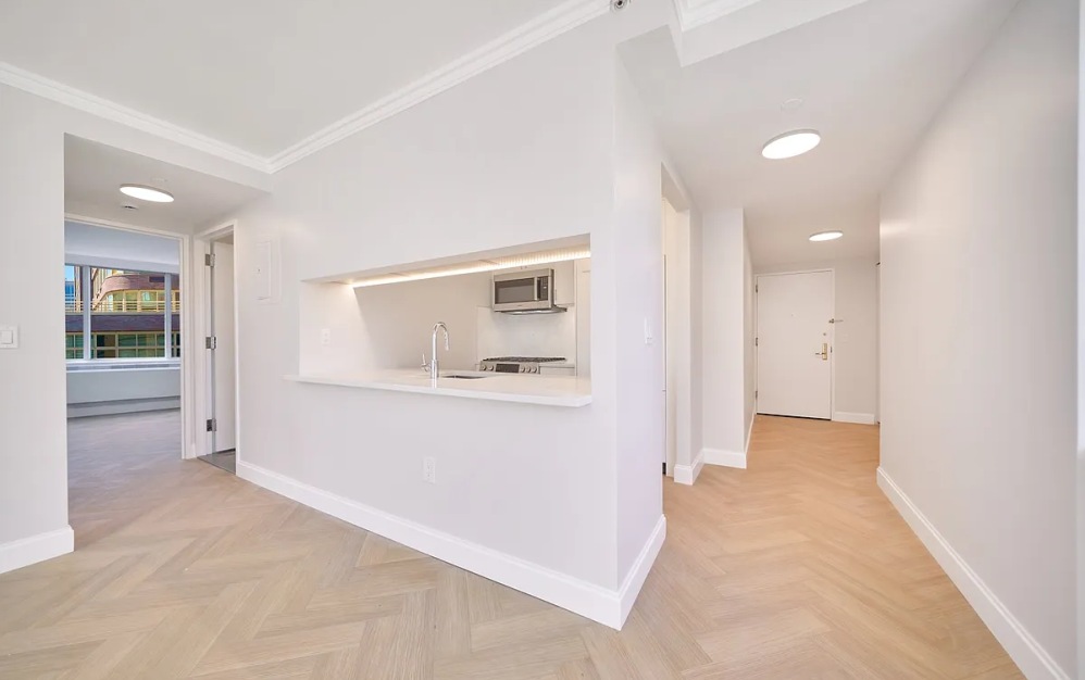 15U - 2 bedroom floorplan layout with 2 bathrooms and 1081 square feet (Floor 7)