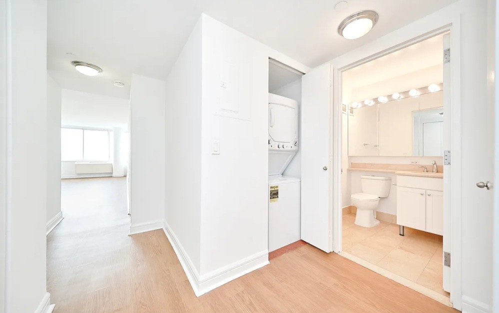 16P - 1 bedroom floorplan layout with 1 bathroom and 818 square feet (Floor 15)