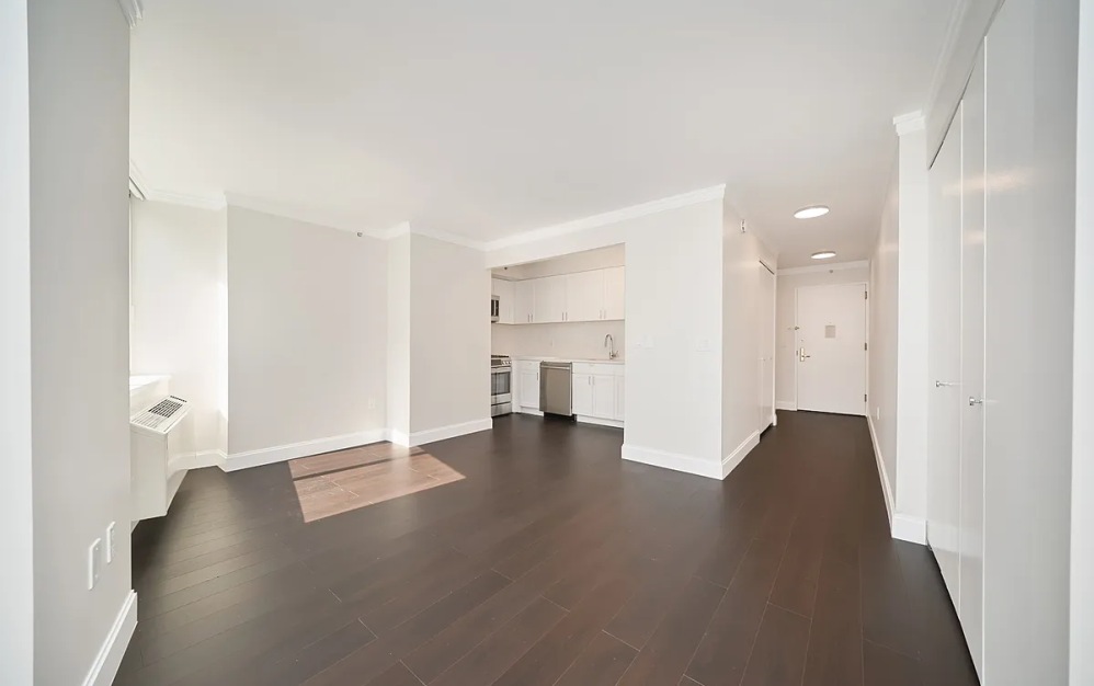 302 - Studio floorplan layout with 1 bathroom and 492 square feet (Floor 7)