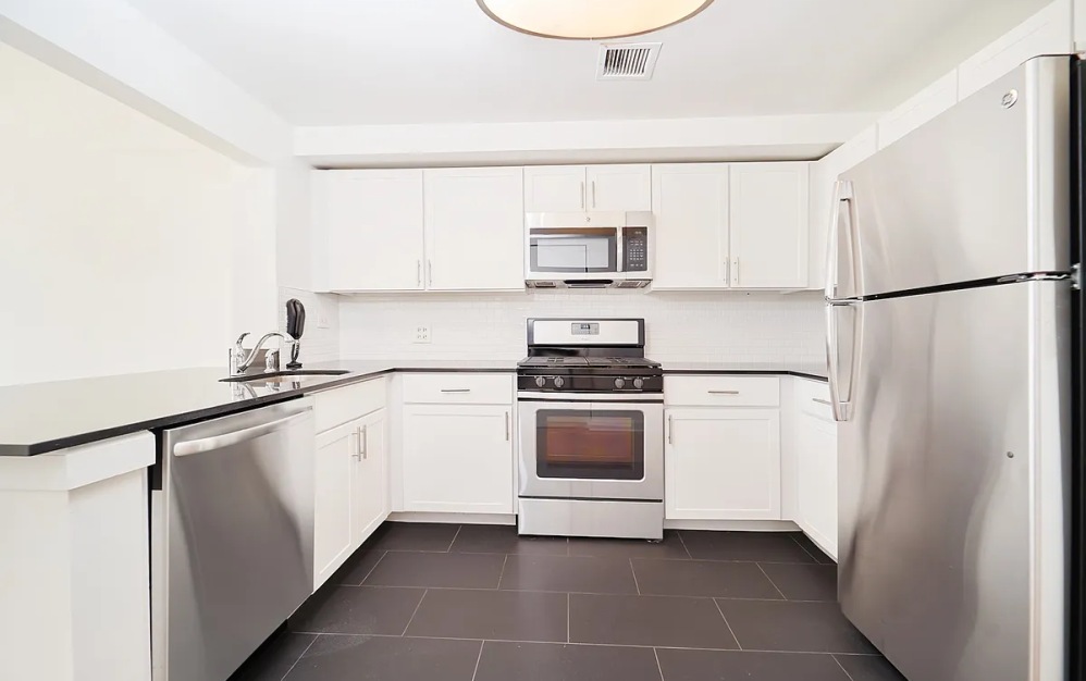 417 - Studio floorplan layout with 1 bathroom and 473 square feet (Floor 8)