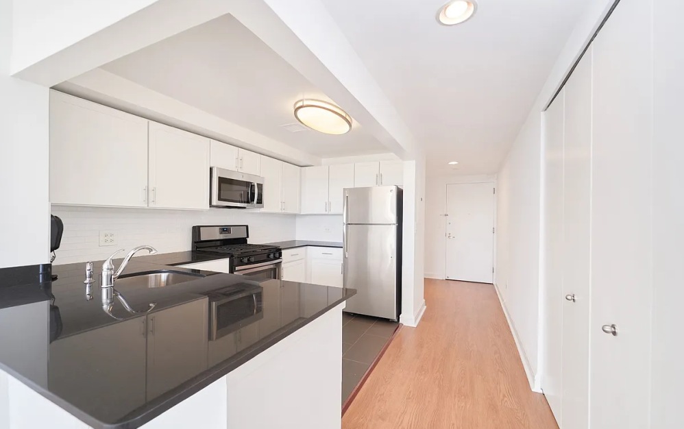 417 - Studio floorplan layout with 1 bathroom and 473 square feet (Floor 9)