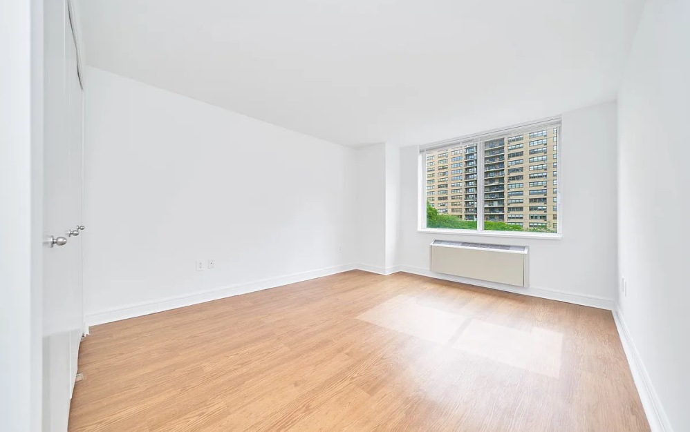 604 - 1 bedroom floorplan layout with 1 bathroom and 567 square feet (Floor 8)
