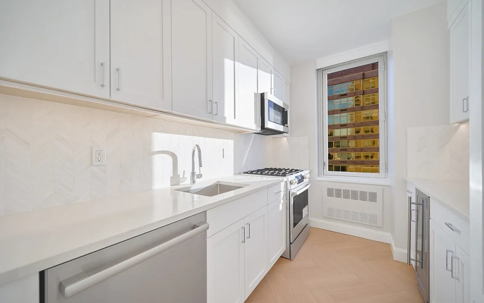 32F - 2 bedroom floorplan layout with 2 bathrooms and 1207 square feet (Floor 8)