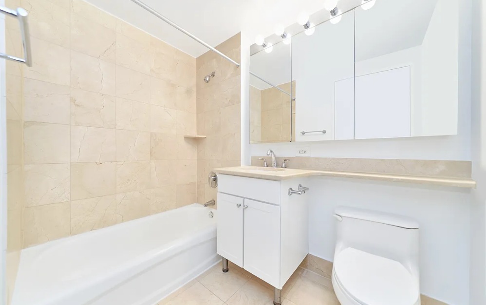 16H - 1 bedroom floorplan layout with 1 bathroom and 852 square feet (Floor 14)